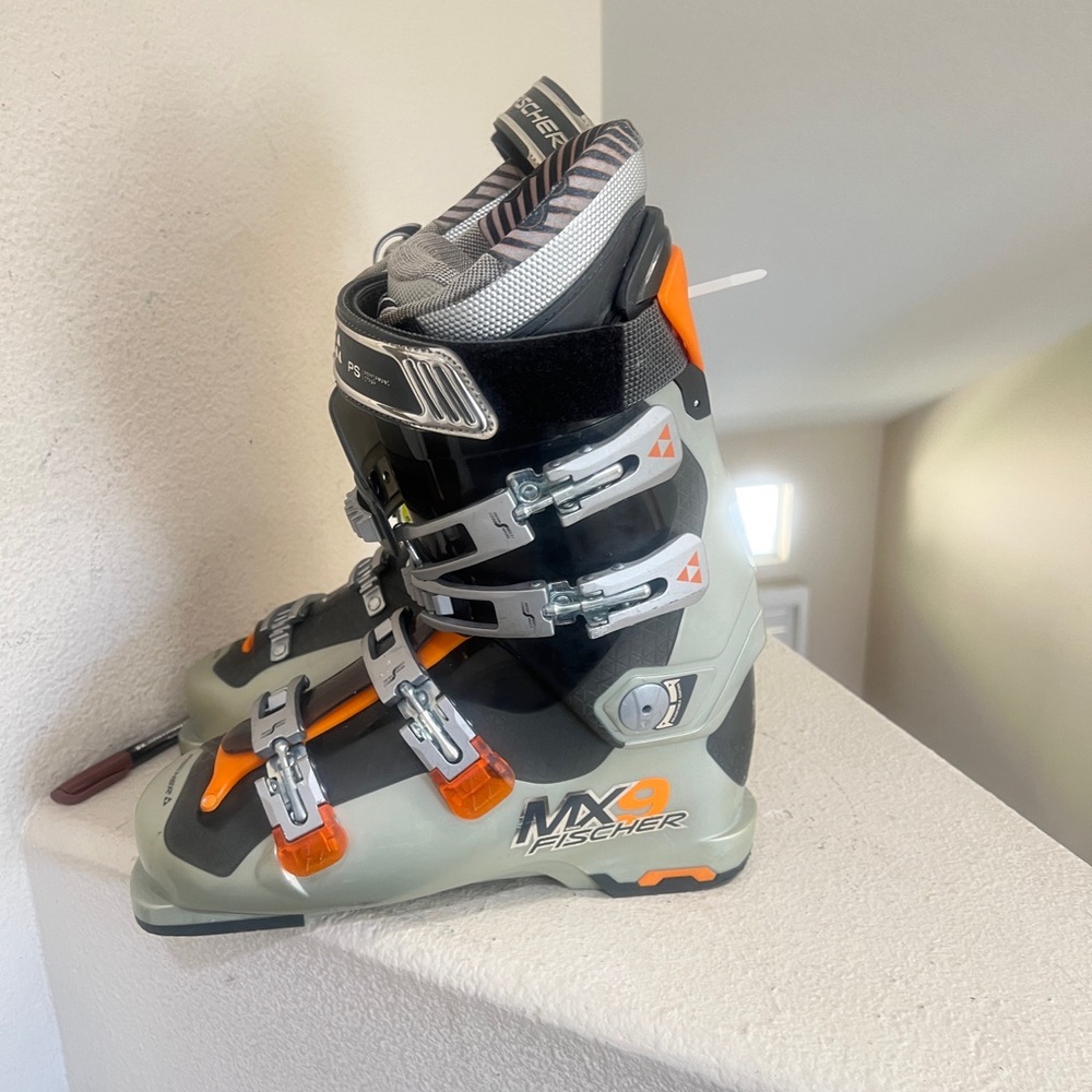 FISCHER‎ Soma MX9 Ski Boots, Size 27.5, Soma Tec